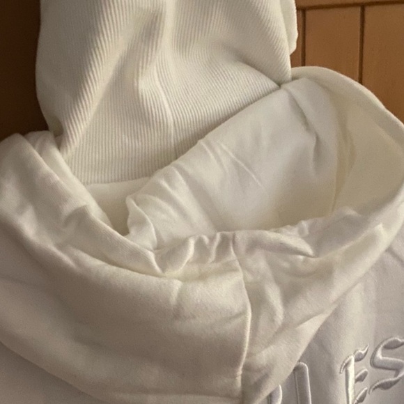 Unisex White
Embroidered Hoodie With Built in
Facemask Large - Picture 6 of 17